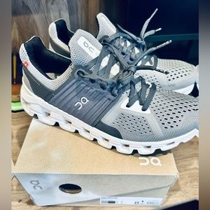 Women’s OnCloud Coudswift size 8